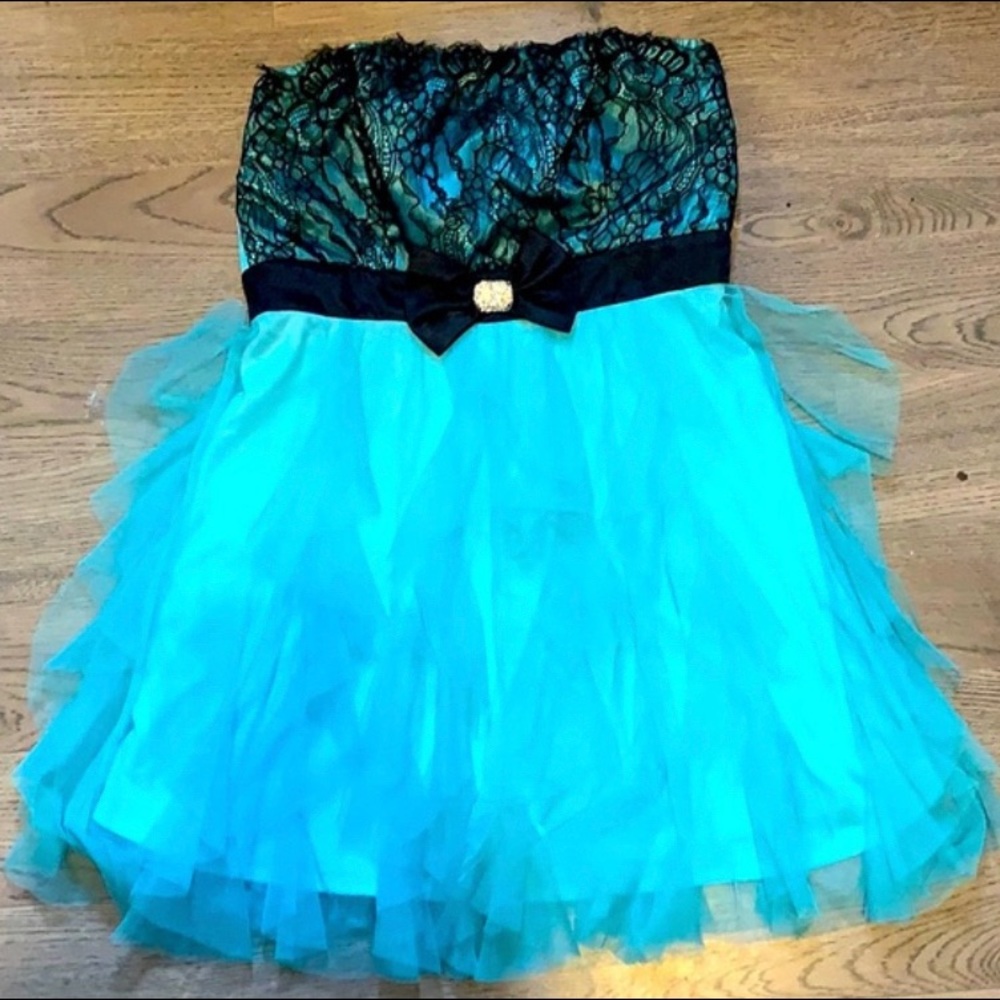 Gorgeous aqua blue dress 👗